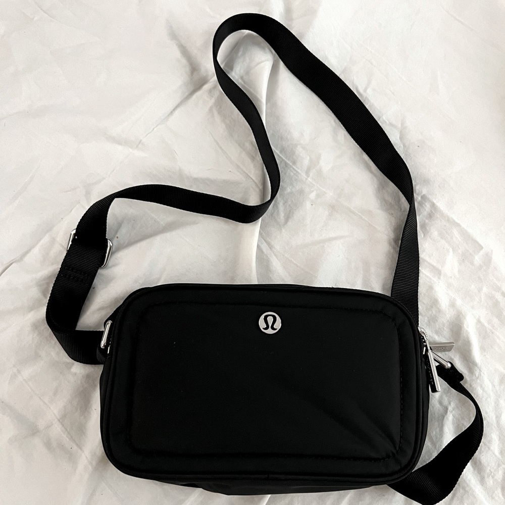 Lululemon Crossbody Camera Bag Black